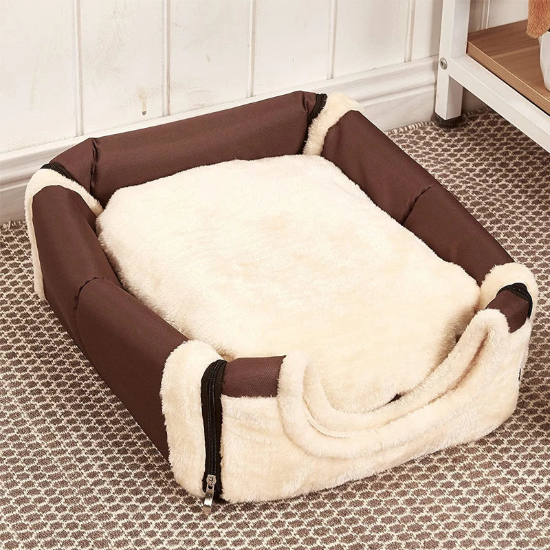 Zusammengeklappte Höhle formiert zum Tier Sofa in der Farbe Braun. Die Innenseite ist sehr plüschig und weiß Farben.