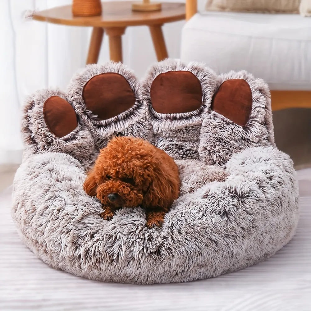 Hundebett in der Größe XXL (90cm Durchmesser) in der Farbe Grau mit Braunen aufstehenden Pfoten. Innen liegend ein Brauner Hund der auf den Boden schaut.