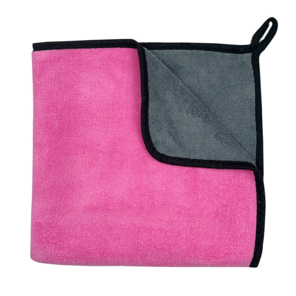 Handtuch in der Farbe rosa und der innen Farbe Grau.